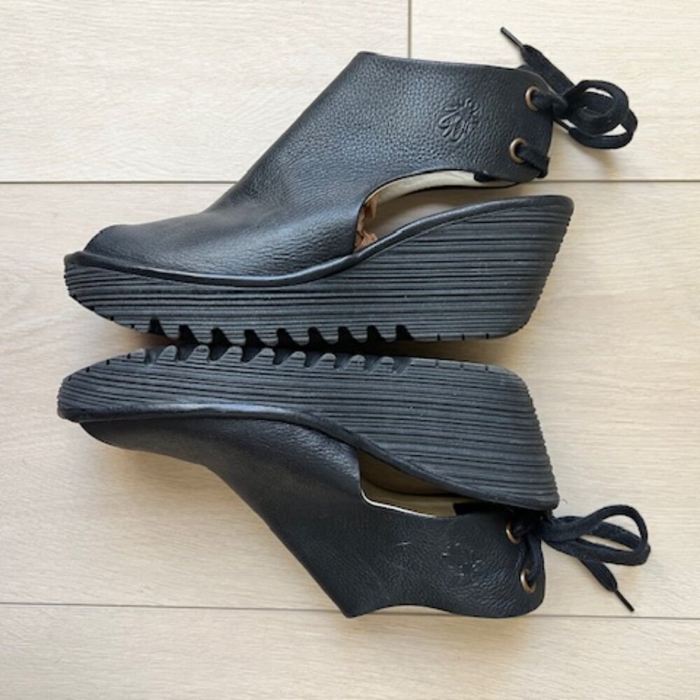 Fly London Soft Leather Wedge Peep Toe Sandal Size 38 (US 7) Black